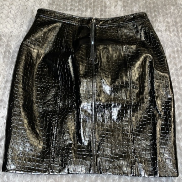 Guess Maleka Mini Croc-Embossed Faux-Leather Skirt. Size Large. Lined. Black - Picture 5 of 16